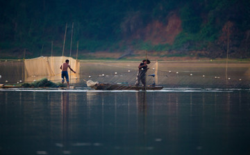捕鱼 渔民打鱼 水库