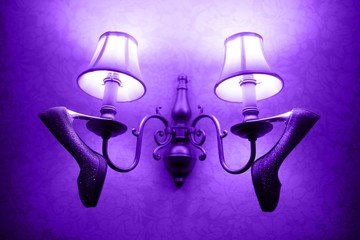 紫色台灯高跟鞋梦幻背景