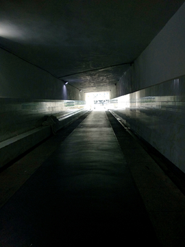 人行隧道通道