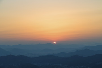日落远山