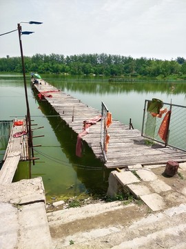 湖边垂钓