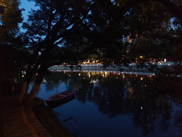 湖畔夜景 昆明翠湖公园