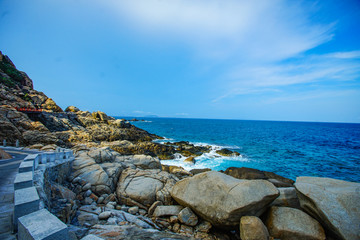 礁石海岸线