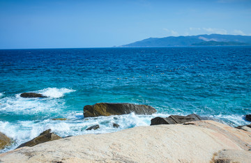 礁石海岸线