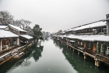 冬季下雪乌镇