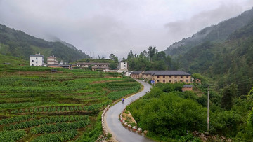 雨季山村