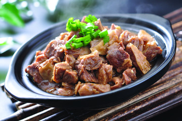 原汁煨牛腩
