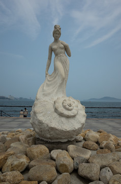 海螺姑娘雕塑