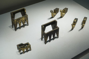 汉代鎏金铜锯齿形器