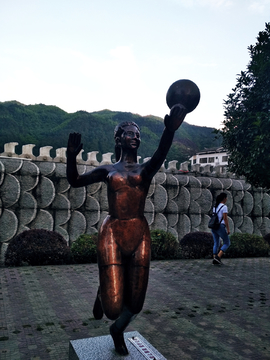 排球人物铜雕像