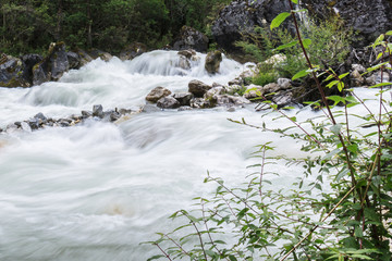 山涧溪流