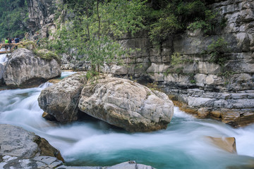 峡谷水韵