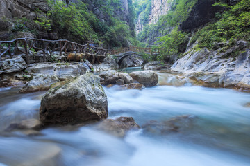 峡谷水韵