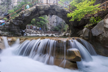 峡谷水韵