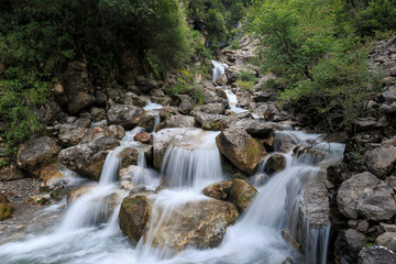 山涧溪流