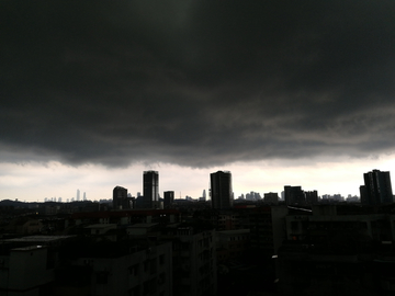 暴风雨来临