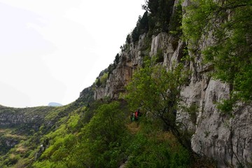 悬崖峭壁