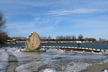 文荟园亭榭雪景