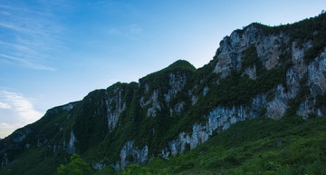 白岩 山峰