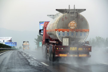 雨中行