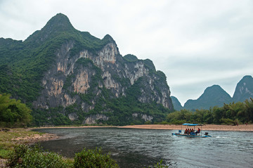 桂林山水 九马画山 漓江 倒影