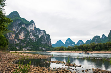 桂林山水 九马画山 漓江 倒影