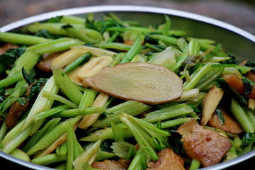 芹菜炒肉 香芹炒肉