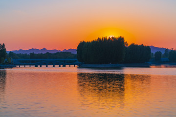 风景画 湖景晚霞