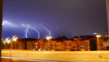 雷电交加