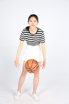  篮球运动女孩