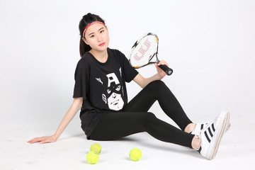 年轻女孩网球运动