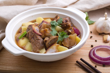 排骨 土豆 美食 炖 砂锅