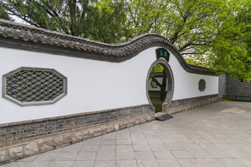 中式圆门围墙