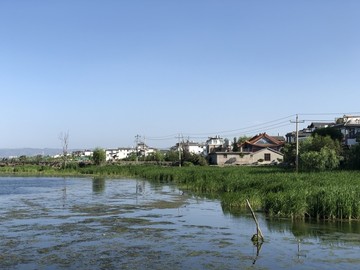 洱海村庄写意倒影