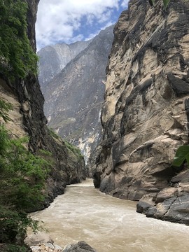 徒步虎跳峡 户外运动 大峡谷