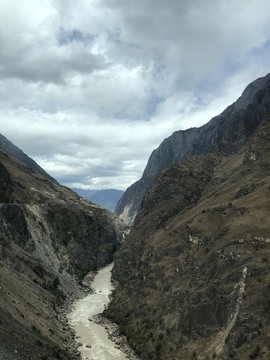 虎跳峡中虎跳峡