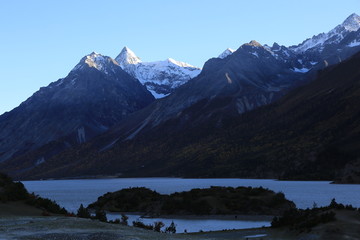 湖光山色