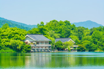 湖泊居