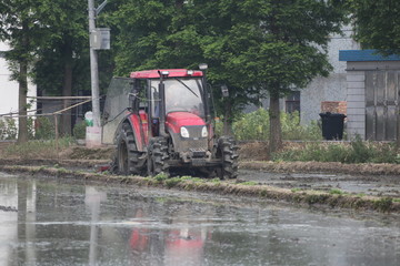 农机耕地 耕地 农机 耕田