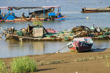 江边渔船