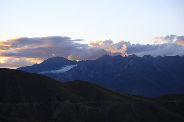 云层 高山丘壑