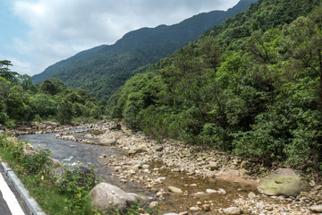 姑婆山小溪流