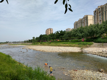 河畔风景