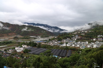 雨后小镇 村庄 云雾 小镇 雨