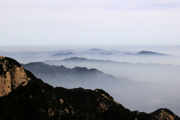 泰山云海 水墨群山