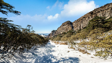 蓝天白云轿子山（全景高清大图）