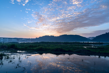 岷江日出