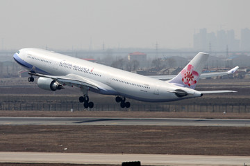 飞机起飞 台湾中华航空