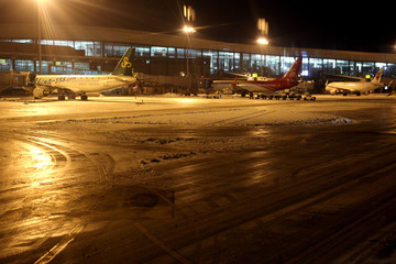 沈阳机场 夜航 大雪 春秋航空