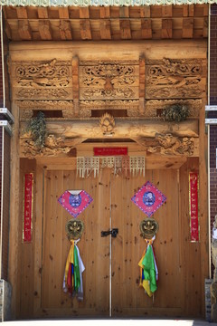 藏式民居的精美木雕